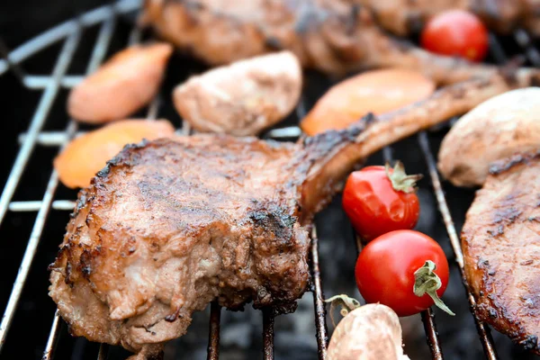 Appetitlich Saftige Spareribs Und Gemüse Auf Dem Grill Aus Nächster — Stockfoto