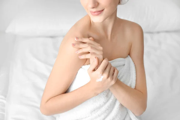 Young Woman Applying Hand Cream Home — Stock Photo, Image