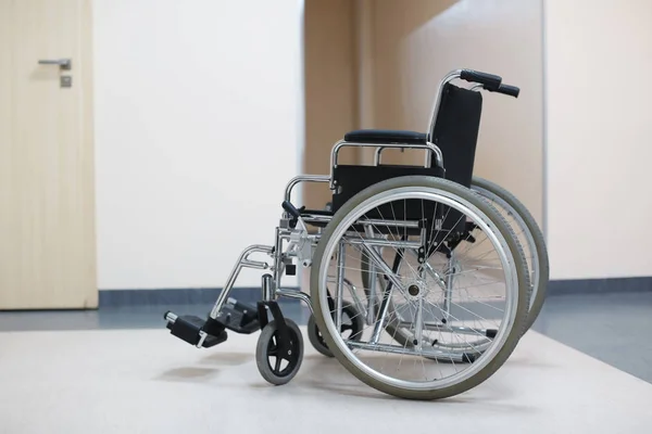 Fauteuil Roulant Moderne Vide Hôpital — Photo