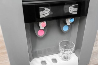 Cam, closeup ile Office su soğutucu