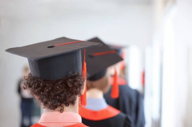 Kapalı kolej öğrenci. Mezuniyet günü