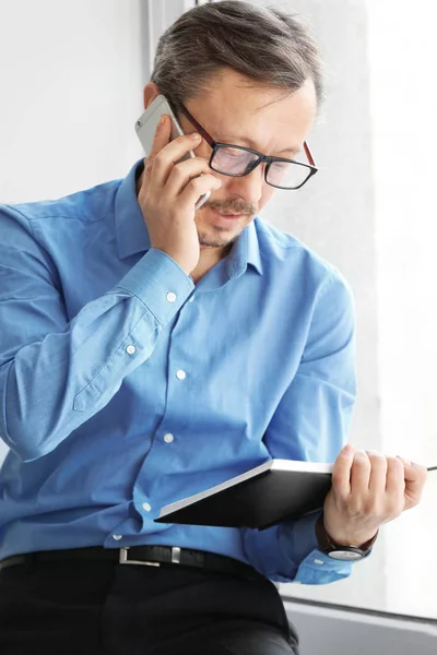 Mature Man Talking Mobile Phone While Working Office — Stock Photo, Image