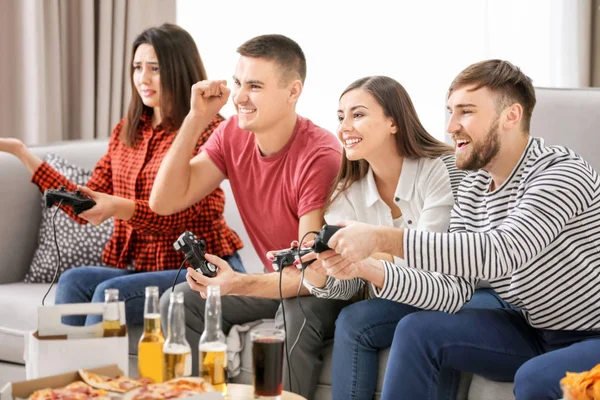 Junge Leute Spielen Hause Videospiele — Stockfoto