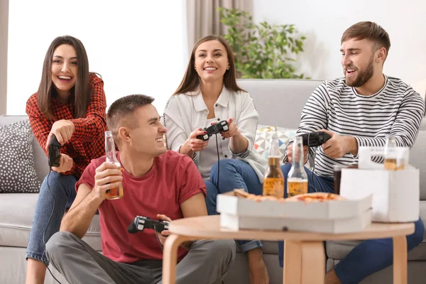 Junge Leute Spielen Hause Videospiele — Stockfoto