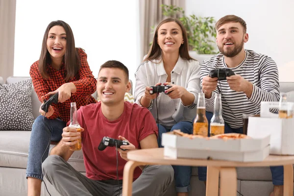 Junge Leute Spielen Hause Videospiele — Stockfoto