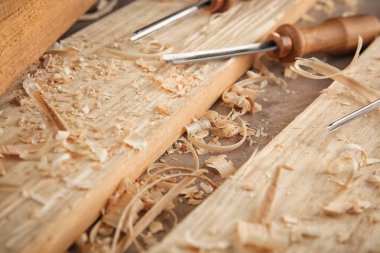 Keskiler, ahşap panoları ve talaş marangoz atölyesinde