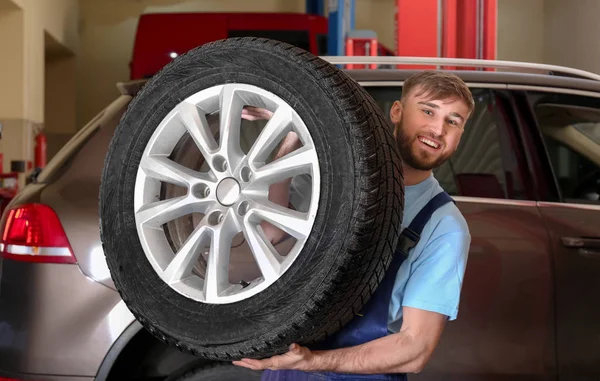 Mechanic Car Wheel Repair Shop Tire Service — Stock Photo, Image