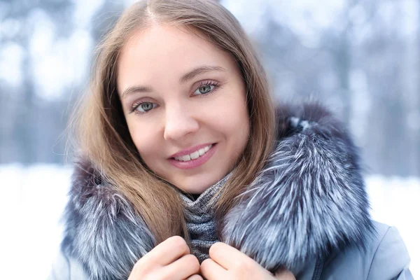 Portrait Jeune Belle Fille Par Jour Givré Vacances Hiver — Photo