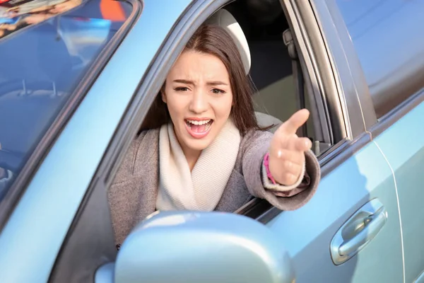 Mujer Joven Coche Durante Atasco Tráfico — Foto de Stock