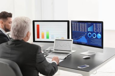 ofiste çalışan komisyoncular