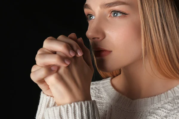 Religieux Jeune femme Prier — Photo