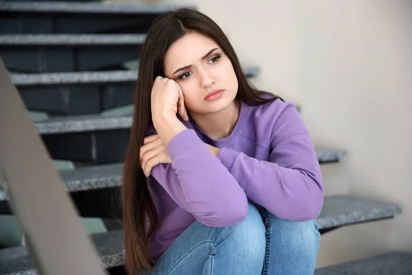 Unhappy young woman — Stock Photo, Image