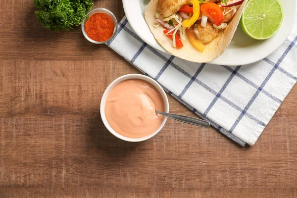 Tasty creamy sauce for fish taco — Stock Photo, Image