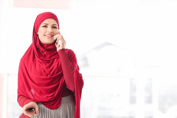 Moslim zakenvrouw in traditionele kleding — Stockfoto