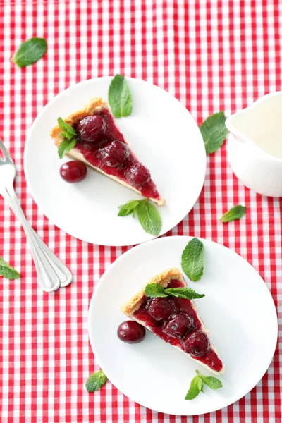 Heerlijke Cheesecake Met Kersen Platen — Stockfoto