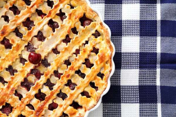 Delicious Cherry Pie Kitchen Table — Stock Photo, Image