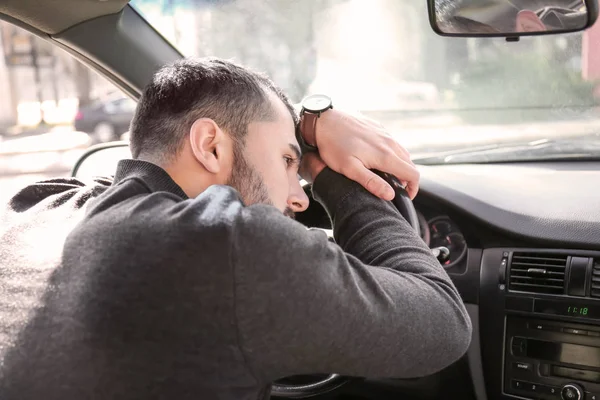 Moe Van Jongeman Auto Tijdens Verkeersopstopping — Stockfoto