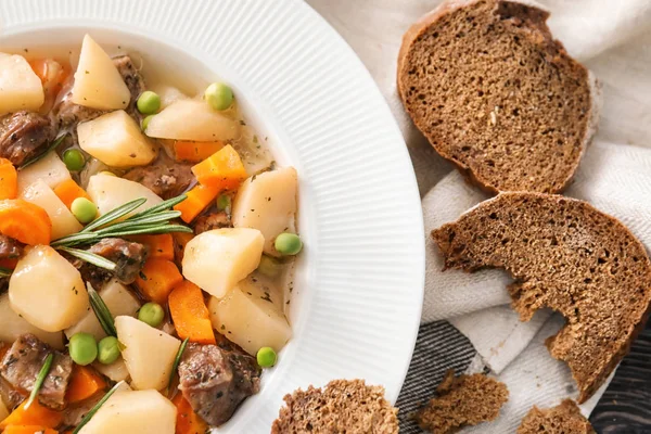 Prato Com Carne Saborosa Batatas Mesa — Fotografia de Stock