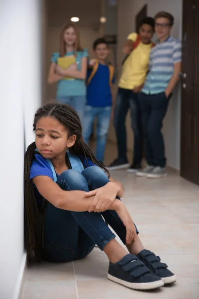 Traurige afrikanisch-amerikanische Mädchen — Stockfoto