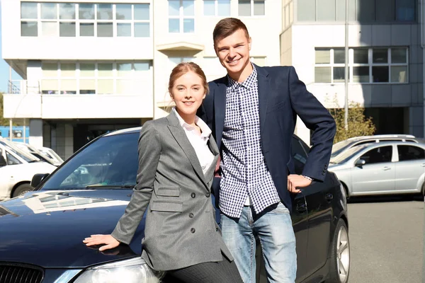 Happy young couple near car — Stock Photo, Image