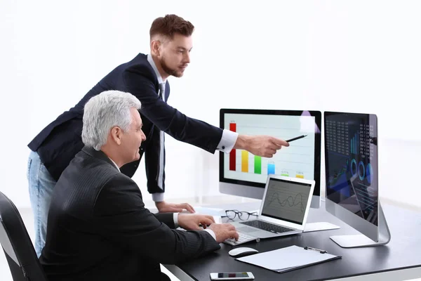 Male brokers working in office — Stock Photo, Image