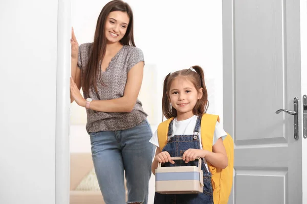 Schattig Klein Meisje Met Rugzak Verlaten Voor School — Stockfoto