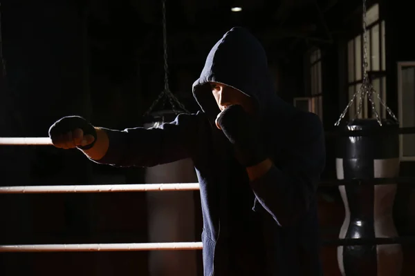Ung Boxare Vid Boxningsringen Utbildning — Stockfoto