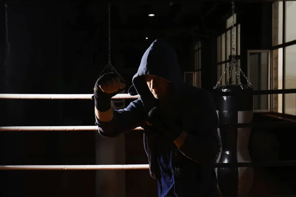 Giovane Allenamento Pugile Sul Ring Boxe — Foto Stock