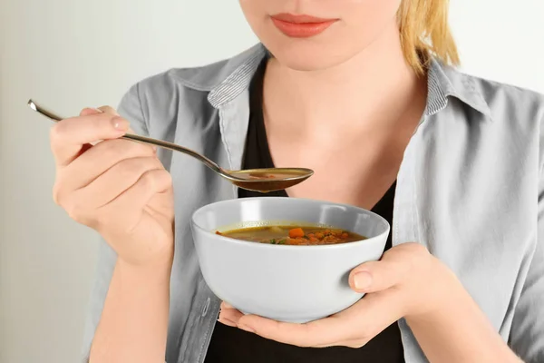 Mujer Comiendo Sabrosa Sopa Lentejas Primer Plano —  Fotos de Stock