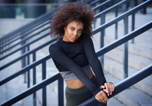 Hermosa Mujer Afroamericana Ropa Deportiva Aire Libre —  Fotos de Stock