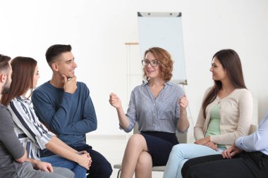 Grup psikoterapi oturum kapalı, insanlar