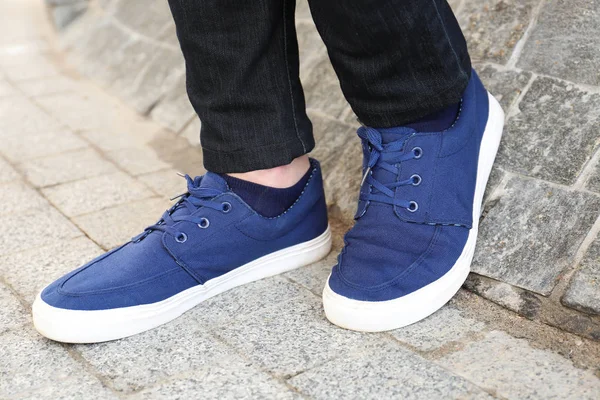 Homem Elegante Sapatos Azuis Livre — Fotografia de Stock