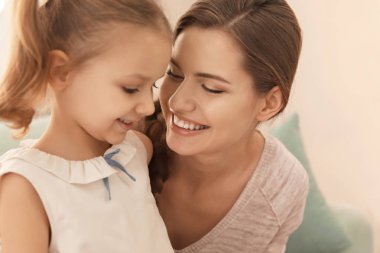 Mutlu anne ve kız 