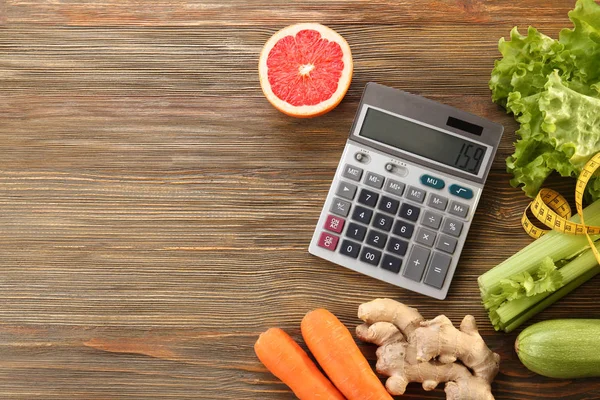 Calculadora, cinta métrica y diferentes comestibles —  Fotos de Stock