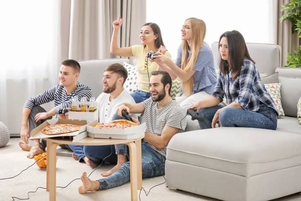 People playing video games — Stock Photo, Image