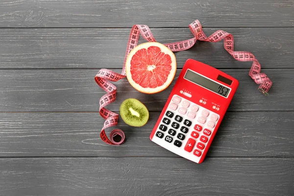 Calculadora, fita métrica e toranja — Fotografia de Stock