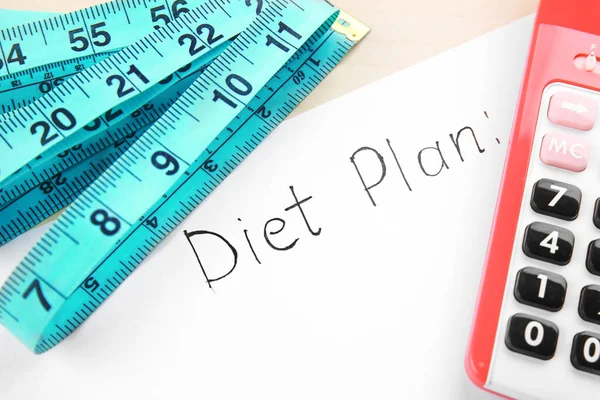 Måttband, plan miniräknare och diet — Stockfoto