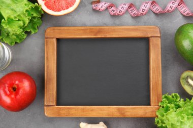 Kara tahta ve farklı yiyecek