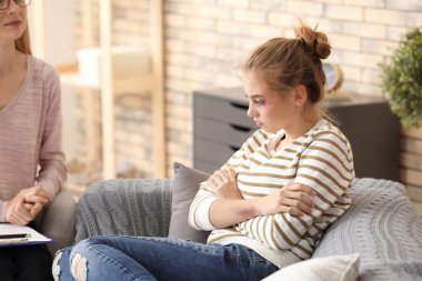 Ofiste şiddet kurbanı ile çalışan psikolog