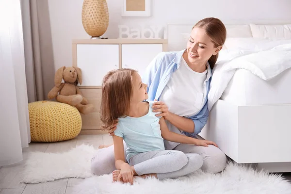 Mutlu Anne Kızı Çocuk Odası — Stok fotoğraf