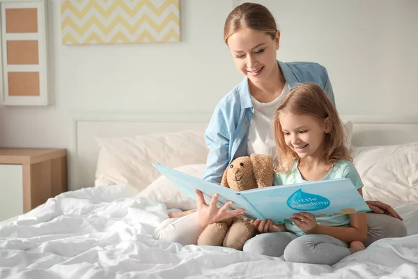 Happy Mother Her Daughter Reading Book Bed Children Room — Stock Photo, Image
