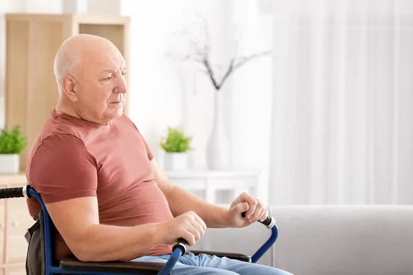 Älterer Mann Sitzt Rollstuhl Hause — Stockfoto