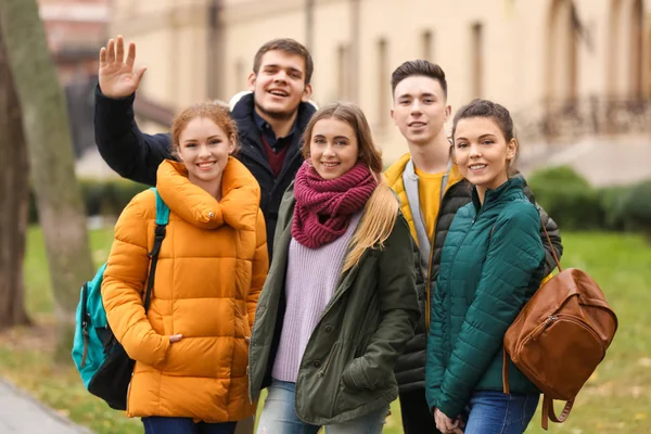 Group Cheerful Teenagers Outdoors — Stock Photo, Image