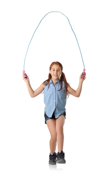 Bonito Menina Brincando Com Pulando Corda Fundo Branco — Fotografia de Stock