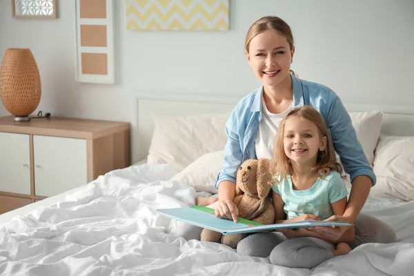 Happy Mother Her Daughter Reading Book Bed Children Room — Stock Photo, Image