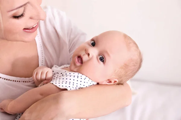 Young mother and baby — Stock Photo, Image