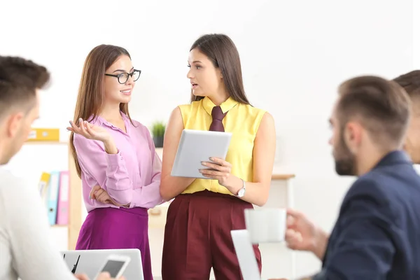 Team av specialister engagerade i arbetet — Stockfoto