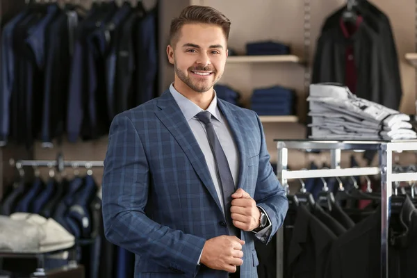 Joven vestido de traje — Foto de Stock