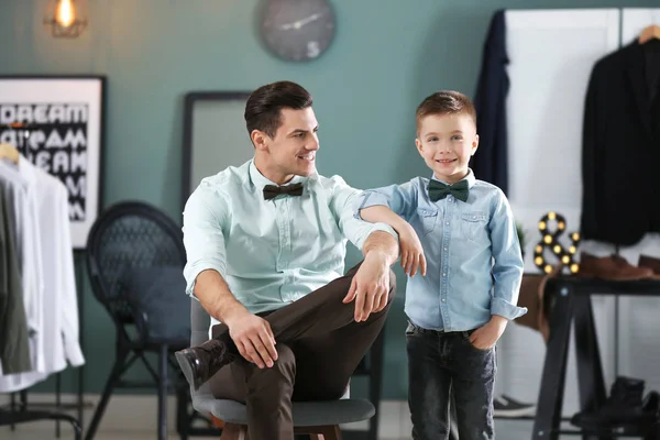 Elegante padre e figlio — Foto Stock