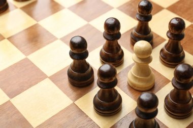 Ahşap Satranç figürleri ve gemide farklı bir